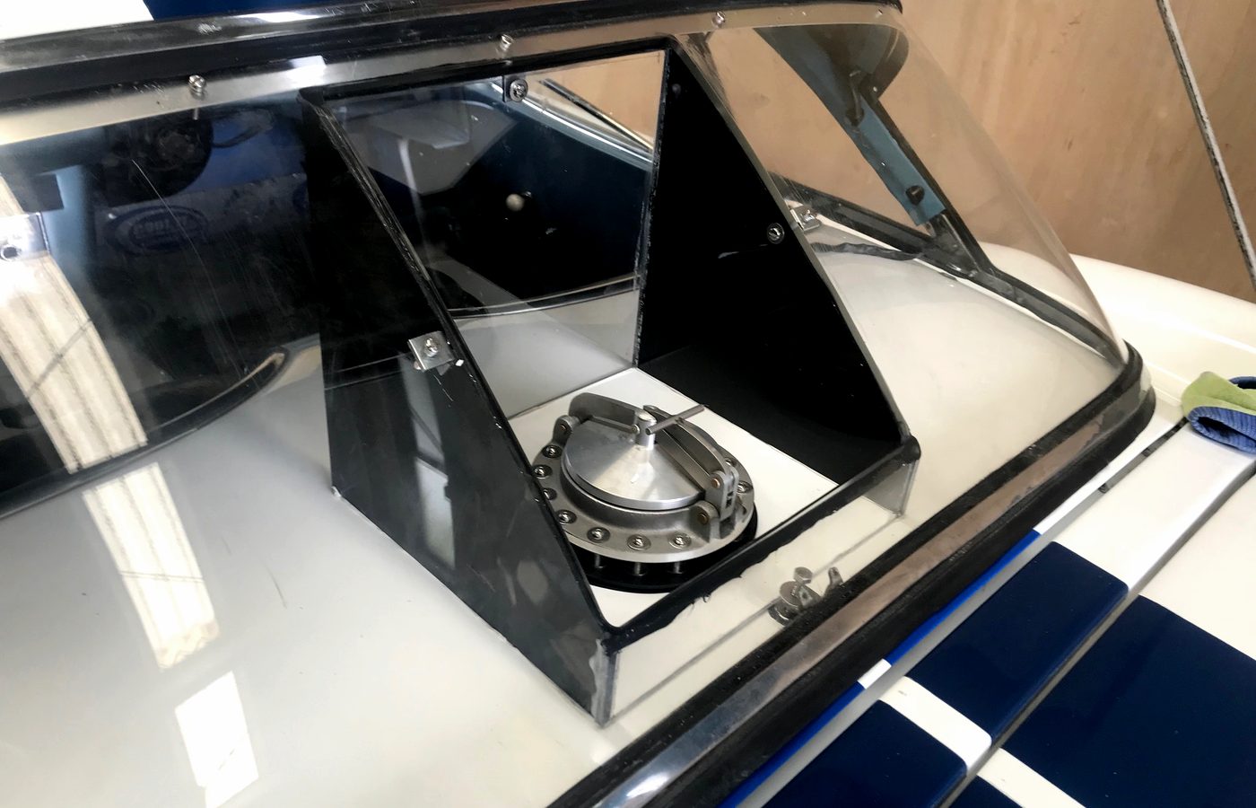 Aero hood and fuel filler detail